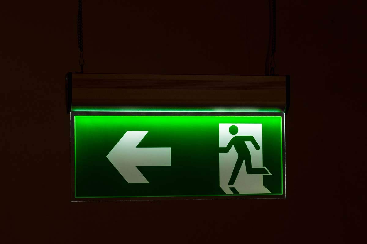 Iluminación de Emergencia C200RL I Señal LED de Emergencia I Señal de Evacuacíon Direccional para Montar en el Techo I Color:, Color:Verde Claro