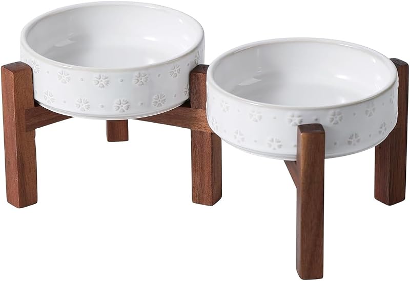 Bol ceramic pentru câini SPUNKYJUNKY pe suport înălțat din lemn de salcâm, pentru câini de talie medie și mare, 15,5 cm, plat