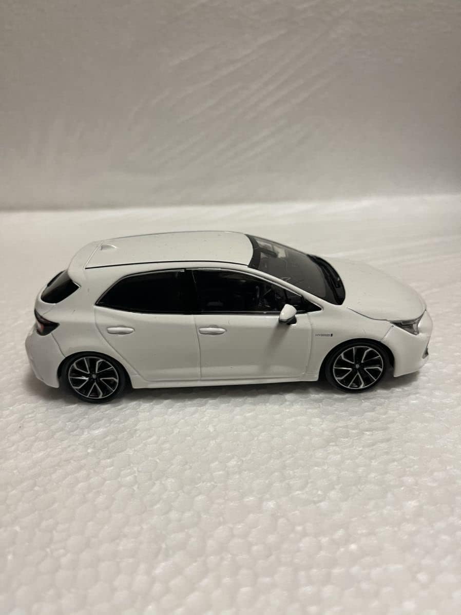 1/30新品未開封GRカローラカラーサンプルミニカープラチナホワイトパールマイカ トヨタ GR カローラ 1/30 カラーサンプル ミニカー GRカローラ 1⁄30
