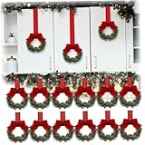 Taille de l'ajustement parfaite: douze mini-couronnes de 6 pouces conçues pour les armoires, les fenêtres et les espaces serrés-léger mais plein à l'air, chaque mini couronne de Noël s'adapte aux portes de l'armoire, aux tiroirs et aux fronts de placard sans obstruer les charnières, les mini-couronnes idéales pour les armoires et les décoration de cuisine pour les rafraîchissements de saison.