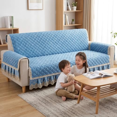 Housse de canapé bleu matelassée pour créer un salon chaleureux et accueillant