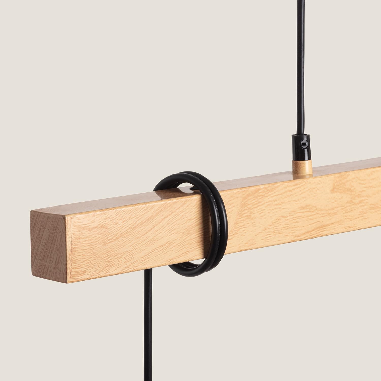 LEDKIA Lámpara Colgante Metal Sardo 3 Focos Negro | Estilo Industrial Retro | Compatible con Bombillas E27 | Altura Regulable | IP20 para Interiores; Negro; Metal