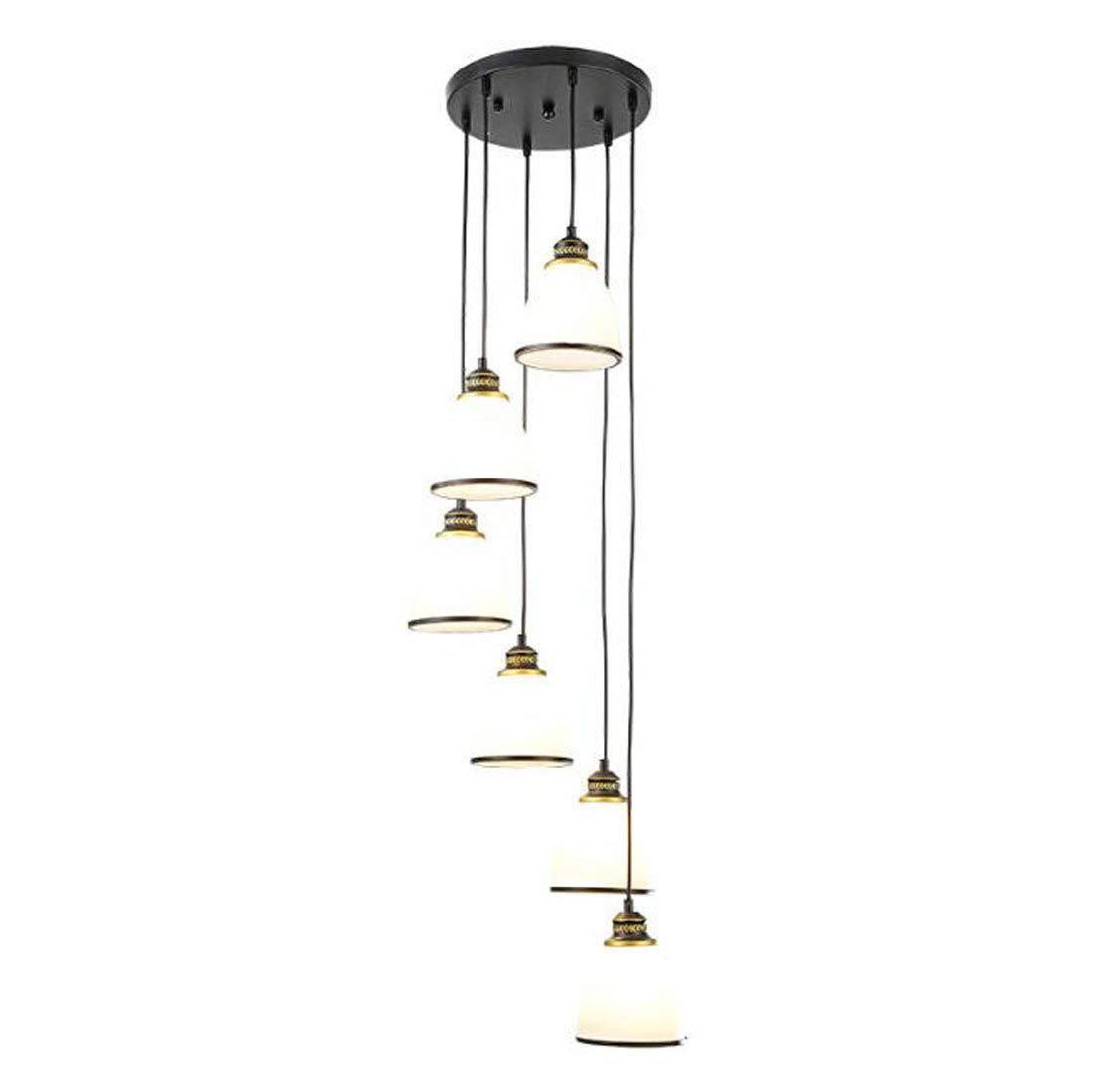 Lustre simple d'ambiance en fer forgé noir, le fleuron de l'éclairage d'escalier architectural