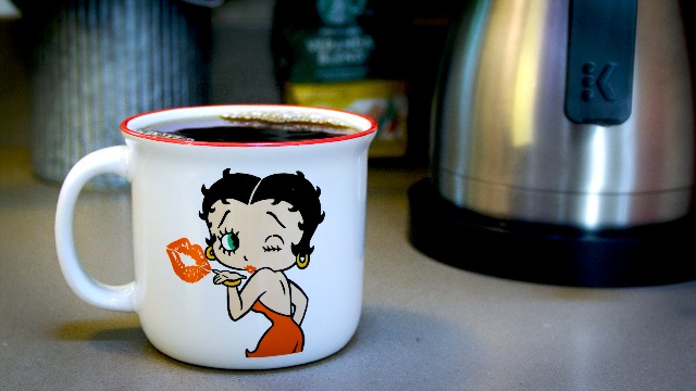 Betty Boop 90周年 カップ・ソーサーセット　　2セット BETTY BOOP（ベティ ブープ） カップ＆ソーサー 90周年記念 脚つき