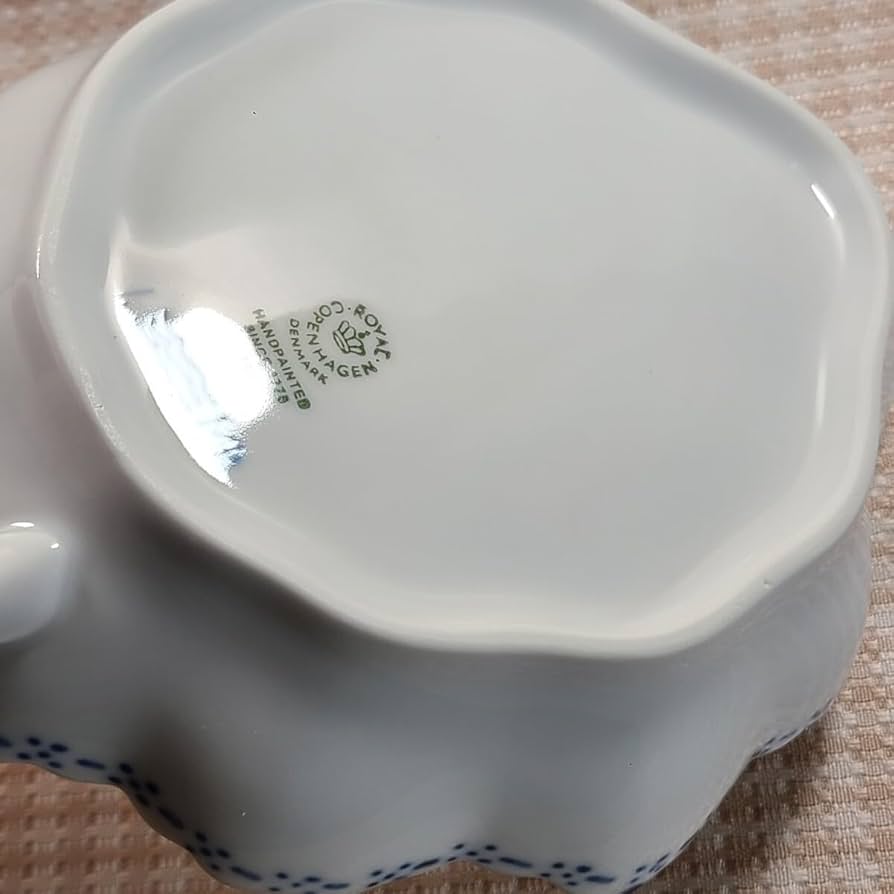 ロイヤルコペンハーゲン　リーフディッシュプレート Amazon.co.jp: ロイヤルコペンハーゲン ブルーフルーテッド