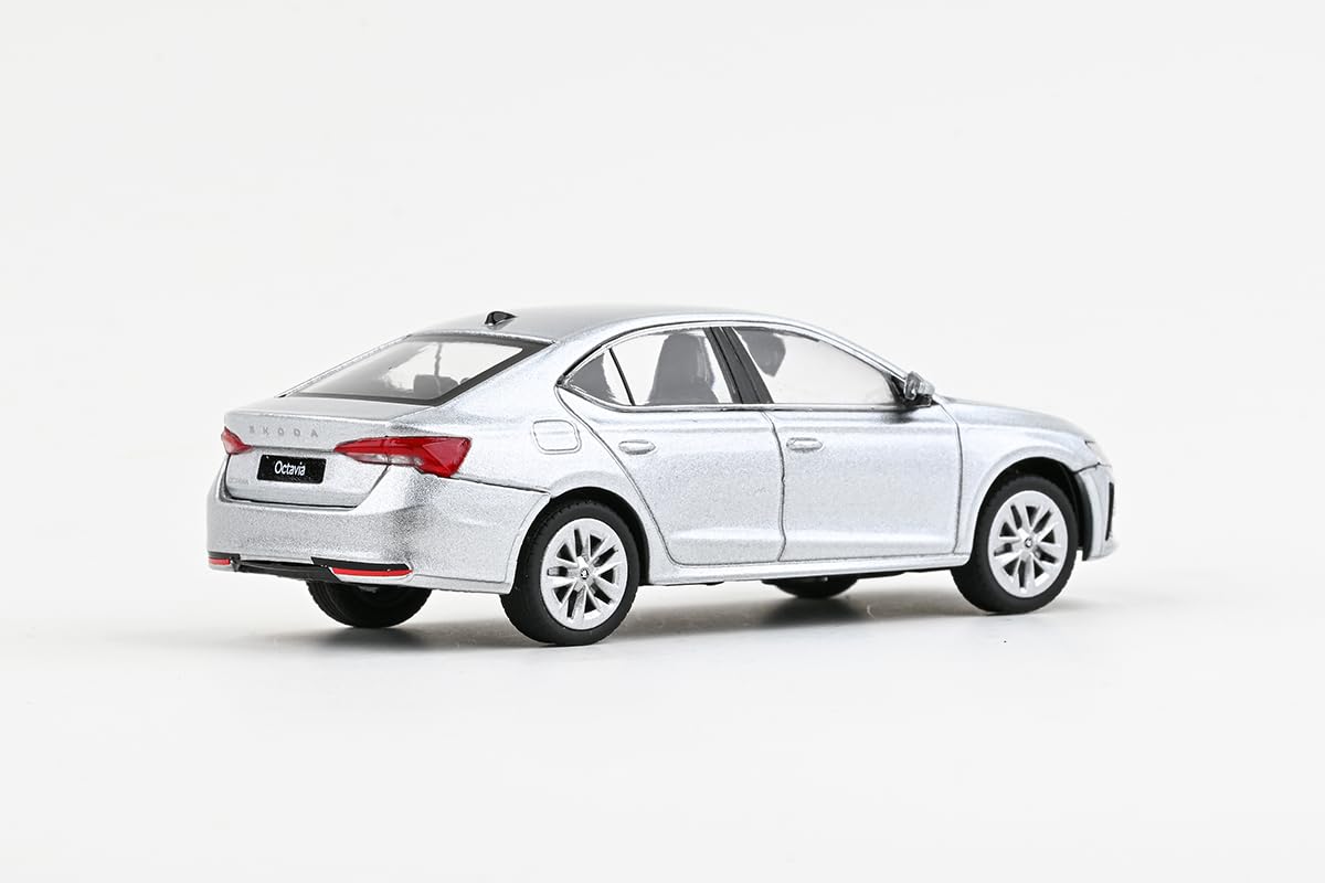 Skoda Octavia IV FL (2024) 1:43 Diecast Metal Modellino auto, modello da collezione e auto giocattolo per bambini e adulti, veicolo in miniatura come regalo, argento brillante metallizzato