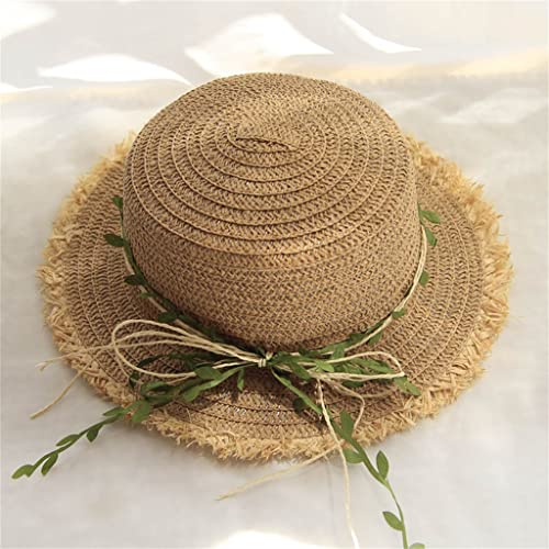 Chapeau de paille bord plat contre la chaleur estivale style bohème