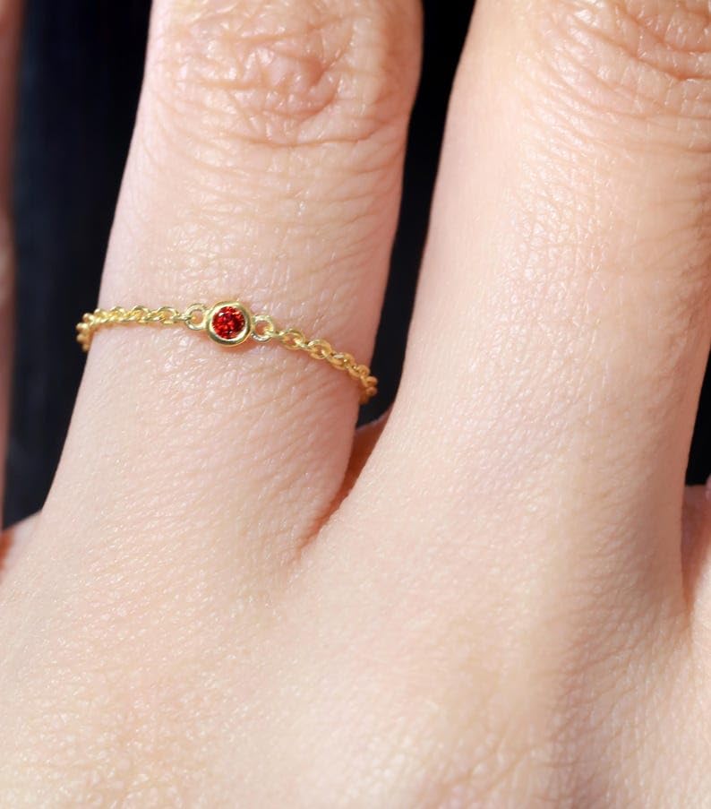 Grenat rouge naturel sur bague solitaire d'exception en argent 925 plaqué or