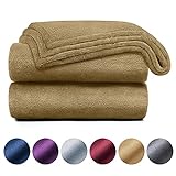 Unsere Kuscheldecke fusselt nicht, （zum Anfang etwas gefusselt ist normal, also stark gefusselt hat sie nie）lädt sich nicht auf und hat keinen beißenden Geruch. Alle Nähten machen gute Verarbeitung.