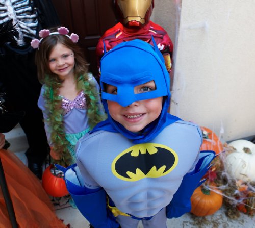 Rubie's Batman Deluxe Muscle Chest Child's Costume, Blue, Small