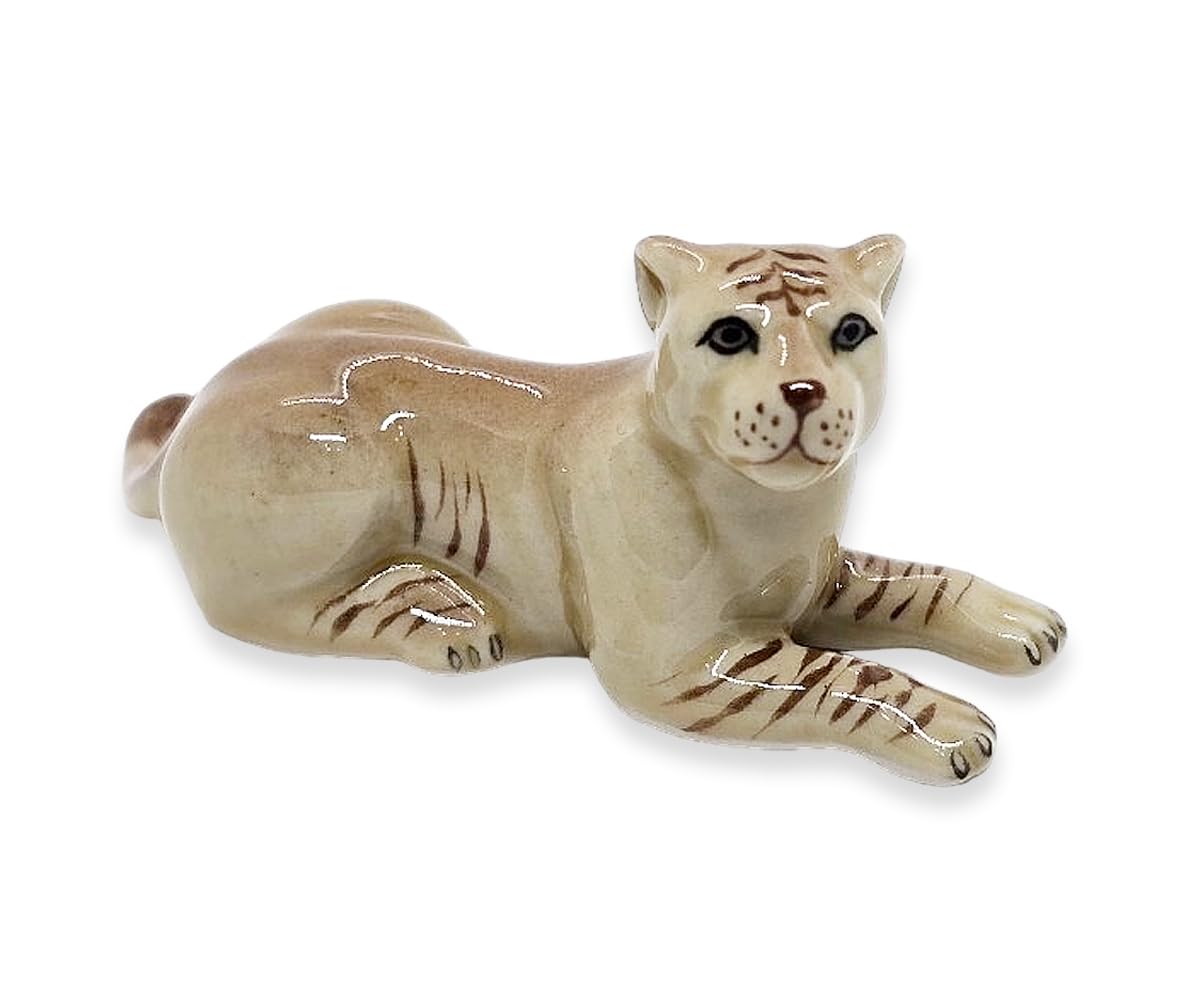 WitnyStore Petite figurine de lionne albinos allongée de 7,9 cm de long – Figurine miniature en céramique peinte à la main Tigre Lion Panthera Leo Chat sauvage Animaux sauvages Figurines décoratives