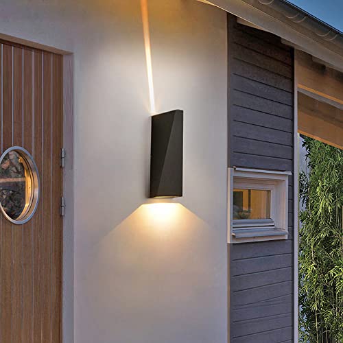 Lumières murales design et applique LED étanche pour sublimer l'entrée de votre maison moderne