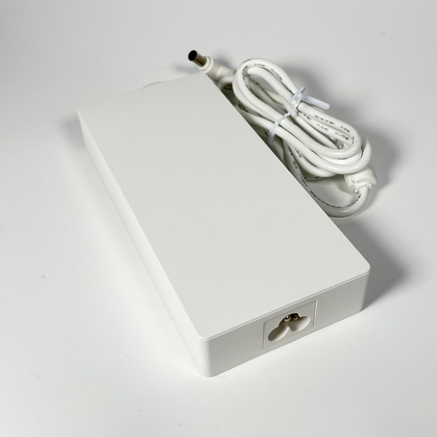Nouveau Alimentation Slim Blanc 140W 19V 7.37A ADS-150KL-19N-3 190140E EAY65768901 pour LG 32SQ780S-W.AUS, 32SR70U-W.AUS, 32SR73U-W.AUS, 27SR73U-W.AUS, 27SR73U-W.AUS. , 27UN8 3A-W.AUS, LG CineBeam