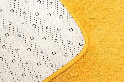 Tapis moderne jaune moutarde fausse fourrure et descente de lit épaisse