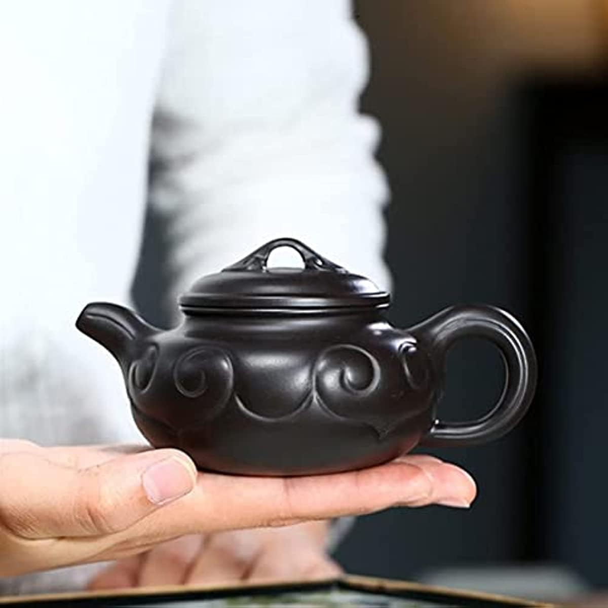 Service à thé Kungfu en céramique, théière Violette de 200 ML avec Filtre à Bille, en Terre Noire Brute, idéal pour Les Pique-niques et Les Voyages.