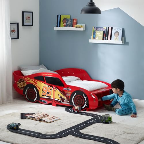 Disney Cars Lightning McQueen Kleinkinderbett: stabile Konstruktion, geschützte Seiten, Holzlatten, hellrot, passend für 140 cm x 70 cm Matratze (Matratze Nicht im Lieferumfang enthalten)