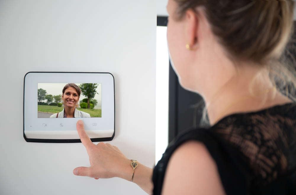 somfy 1870996 - Visiophone V350, Interphone vidéo avec Vision Nocturne, Design épuré, Mémoires d'images, Caméra Grand Angle, Contrôle jusqu'à 5 équipements RTS, Écran 7 Pouces