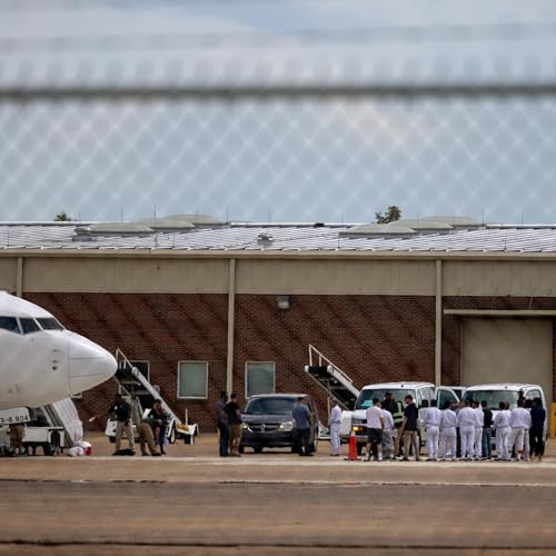 ‘Like Amazon Prime but with human beings’: inside Trump’s deportation machine Podcast Por arte de portada