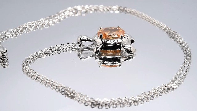 Tijdloze ketting met Zirkonia versierde hanger Tijdloze ketting met Zirkonia versierde hanger
