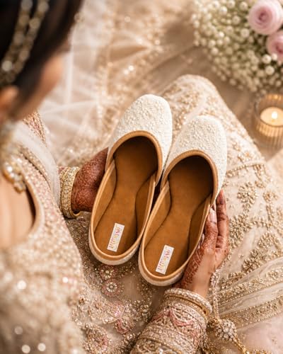 Image of Women Punjabi Embroidery Jutti with Beautiful Design