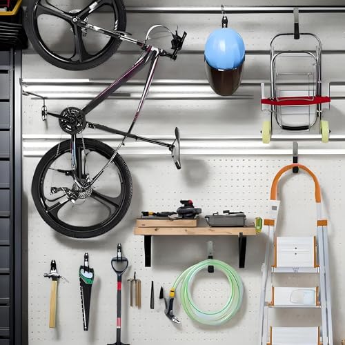 Crochets de fixation muraux pour libérer l'espace au sol du garage