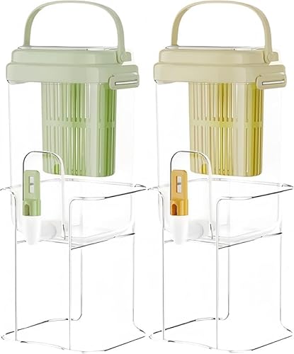 GEBYUI 蛇口付きポータブル冷水ポット 耐寒耐熱性 PET 素材で作られ大容量で果実滓をろ過可能 ワンタッチプレスでスムーズ出水 耐久性のある鋳鉄スタンド付き アウトドアでも家庭でも活躍する万能ボトル