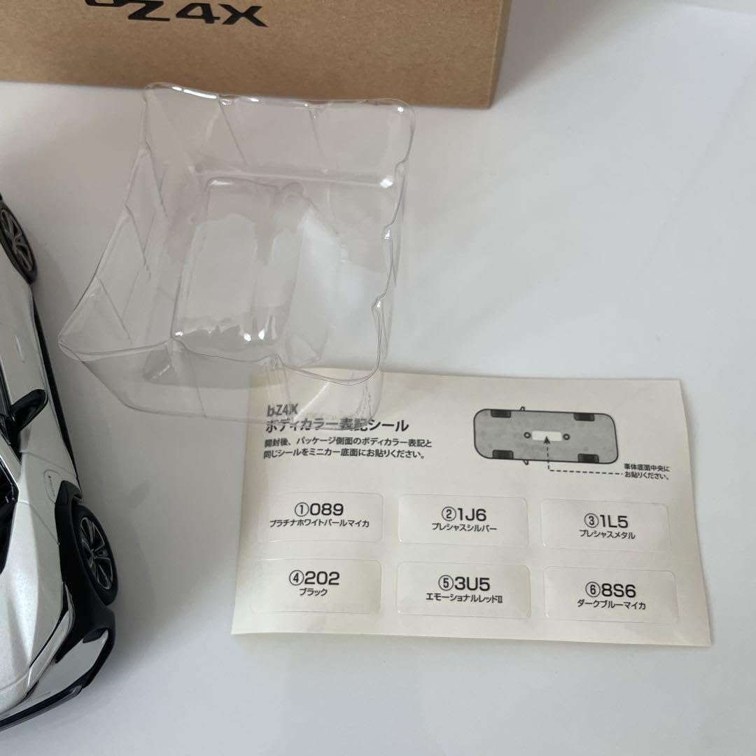 Amazon.co.jp: トヨタ bZ4X ミニカー カラーサンプル プラチナ