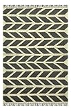 Artisanat tissé à la main : chaque tapis est méticuleusement tissé à la main par des artisans qualifiés, ce qui lui donne un caractère unique et une touche traditionnelle qui se démarque dans n'importe quelle pièce.