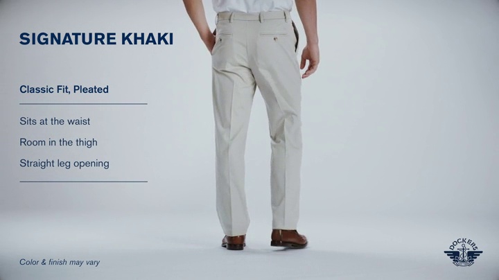 Dockers Classic Fit Signature Khaki Pantaloni Casual In Cotone Elasticizzato Con Pieghe - Vita 52, Lunghezza 30, Colore Bly Marino Navy - Vestibilità Classica, Comoda E Senza Pieghe