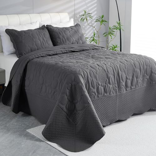 Image of EVENHUG Oversized King Quilt California King Size Lightweight Bedding Set Reversible Bedspread Coverlets for All Seasons 3 Piece (Dark Grey 120 inchx120 inch)