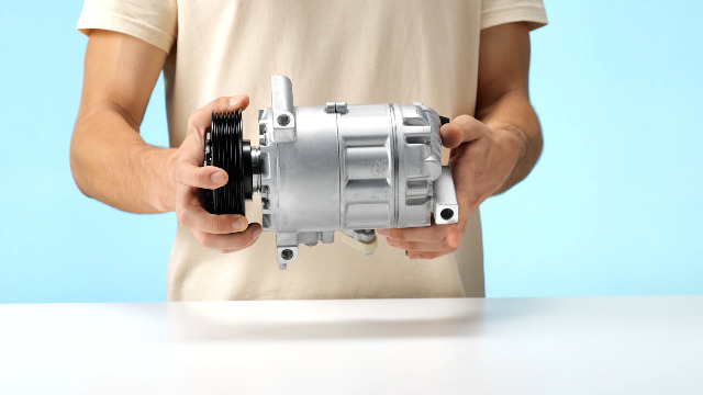 Compressore Climatizzatore Valeo 699857 Per Auto – R134a, Puleggia 110mm, DCS, Senza Olio