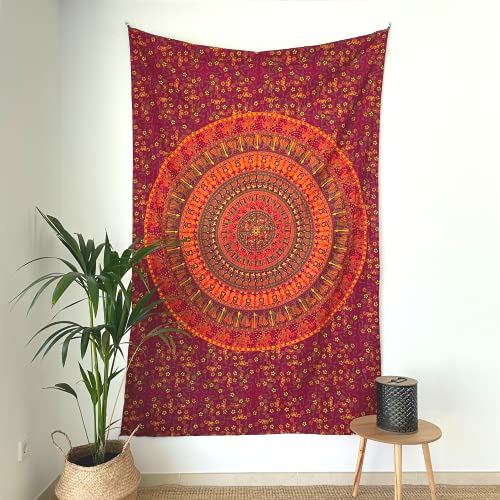 MOMOMUS Tapisserie Mandala - Indien - 100% Coton, Grand, Polyvalent - Grande Tenture Murale, Decóration pour un Chambre Aesthetic - Drap/Tapis/Tissu Mural - Déco Salon, Orange, 135x210 cm