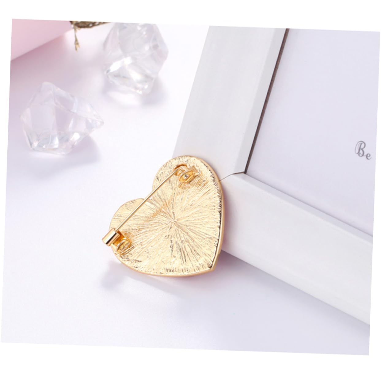 jewellery Modna 10-pakowa broszka z sercem. Materiał stopowy jewellery
