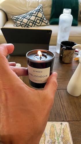 Amazon | Byredo Bibliotheque 香り付きキャンドル (70g/2.5オンス