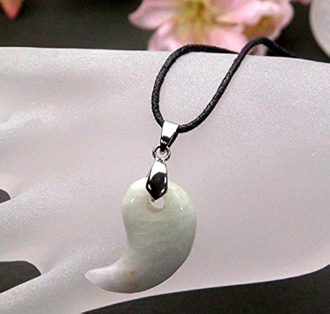 Amazon | ノーブランド品 翡翠 勾玉・ペンダント Lサイズ シルバーー Amazon | ノーブランド品 翡翠 勾玉・ペンダント Lサイズ シルバーー