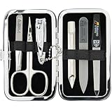 Idée cadeau : nos accessoires et kits de voyage pour homme et femme sont parfaits comme cadeau de Noël, d'anniversaire, de Saint-Valentin et de nombreuses autres occasions. Un ongle Nessesair pour la manucure et la pédicure est un must have indispensable en voyage, à la maison et aussi pour le sac à main - Des ongles soignés pour une belle apparence sont et restent la meilleure carte de visite