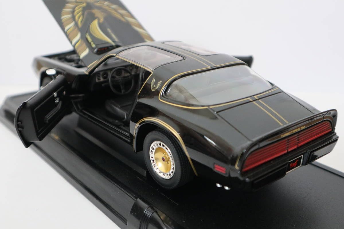 Amazon | GREENLIGHT グリーンライト 1/18 SMOKEY BANDITⅡ PONTIAC
