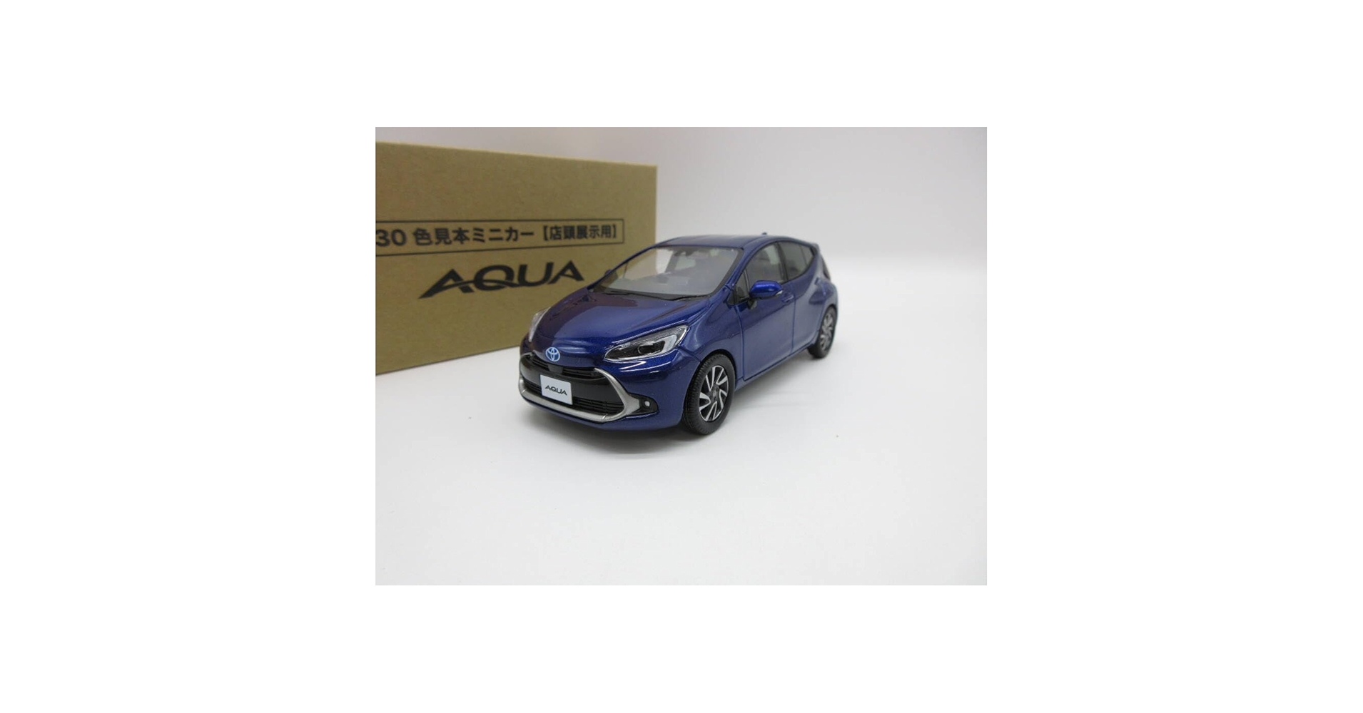 非売品　1/30 新型 アクア　ミニカー　M59 ブラック×マッドバス Amazon | 1/30 ミニカー 新型アクア AQUA カラーサンプル