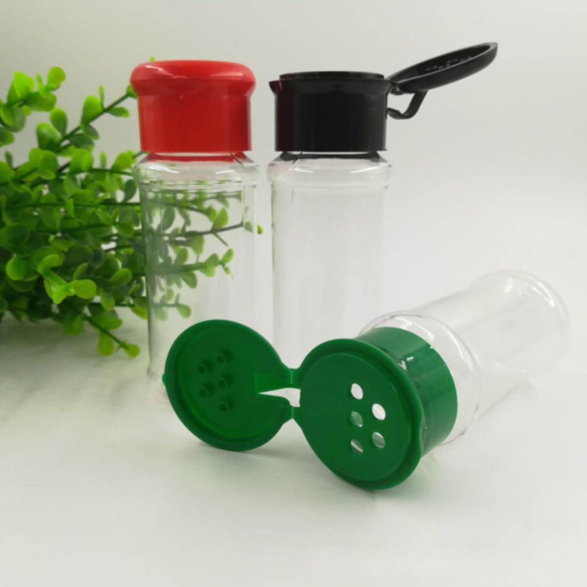 Plastic Seasoning Bottle with Rotating Lid PET Pepper Shaker 24pcs
