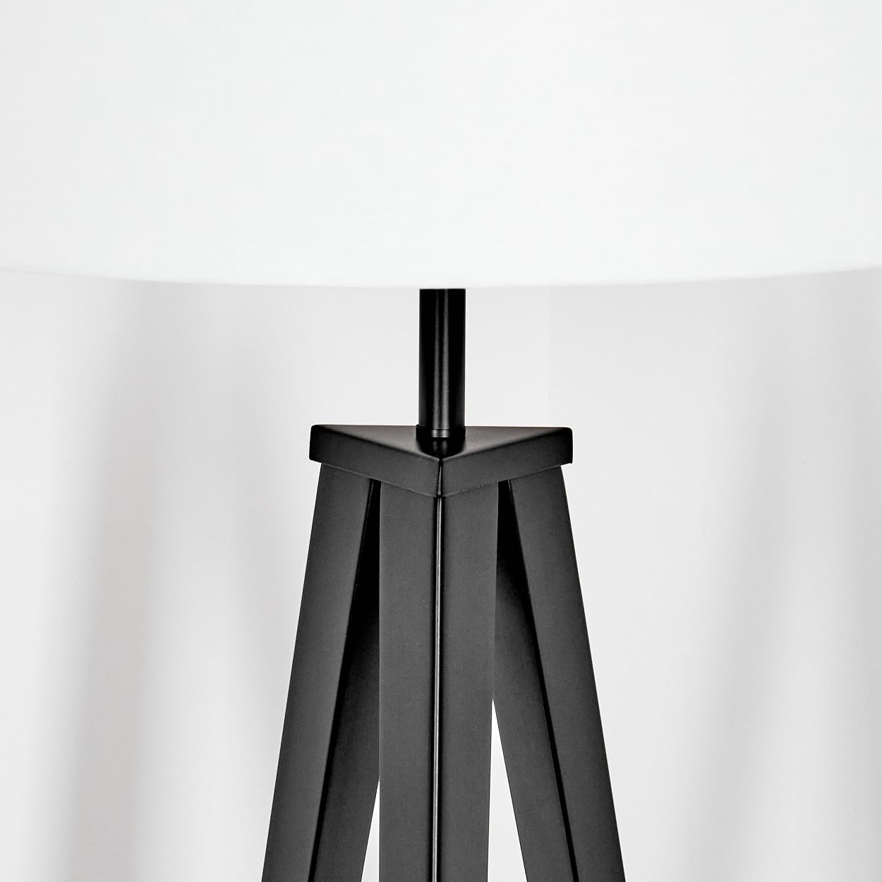 HOFSTEIN Stehleuchte Flemming, Stehlampe aus Metall/Stoff in Schwarz/Weiß, Leuchte im Boho-Style, skandinavisches Design (Ø 50 cm), Höhe 162 cm, mit Fußschalter, 1 x E27, ohne Leuchtmittel