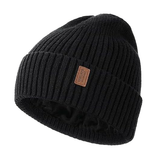 17+ Fall Outfit Ideas for Women That Always Look Stylish Black Beanie