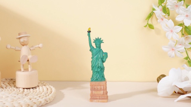 リバティ　人形 Amazon.com: Briwooody 12 Pcs 5.24 Inches Statue of Liberty