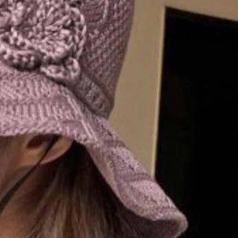 Sombrero tipo bucket de crochet para mujer con detalle floral miniatura 4