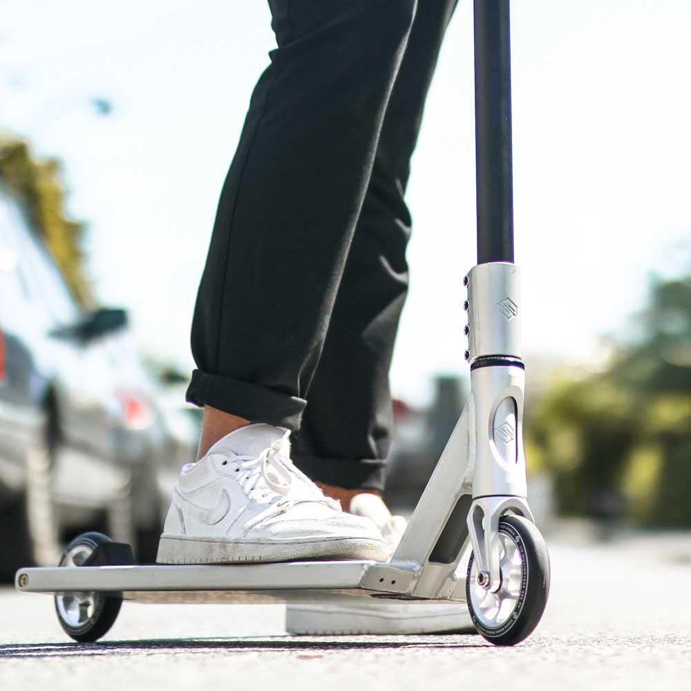 Striker Gravis Scooter (L - Raw)