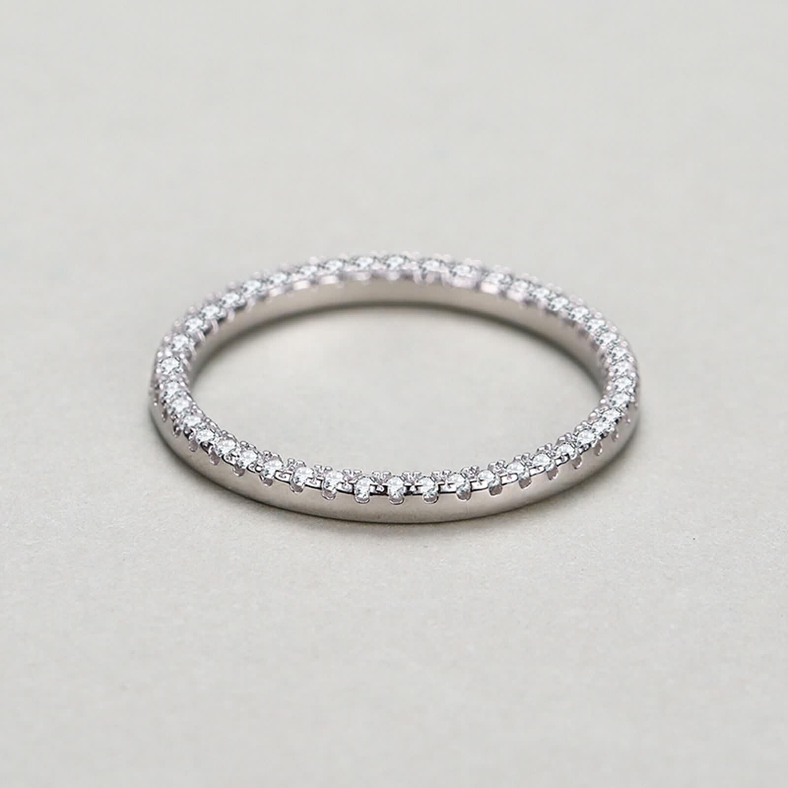 Moissanite Anillo de Oro Blanco, Alianzas Mujer Clásico Diseño de Fila Apilable con Moissanite Redondo Oro Blanco 9K