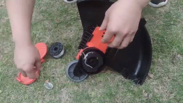 Watch how to install the black and decker weed eater string on Amazon Live
