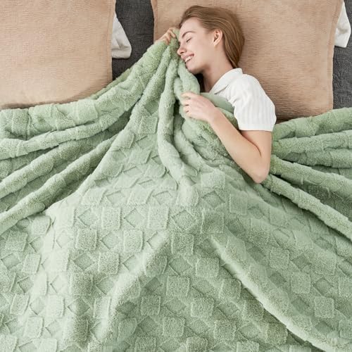 Cozy Bliss Faux Fur Textured Throw Blanket for Bed Super Soft Fuzzy Checkered Couch Blanket Gift for Women Premium 3D Jacquard All Season Use Sage Green Geom 60