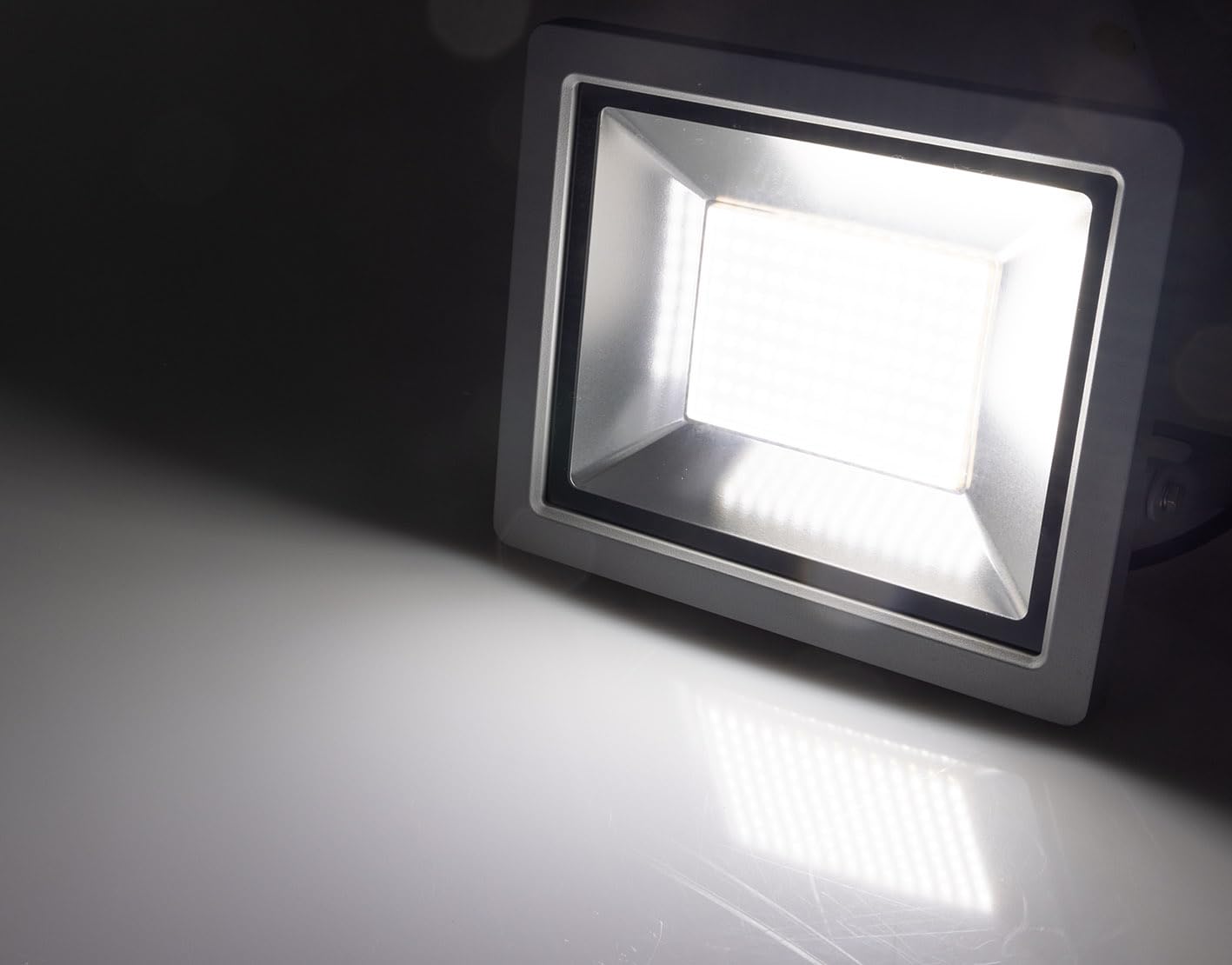 ChiliTec LED Fluter Aussenstrahler Flutlicht 100Watt 9230lm IP44 Aussen | Floodlight, 1,5m Kabel mit Schutzkontaktstecker, Licht 4000k / Neutralweiß