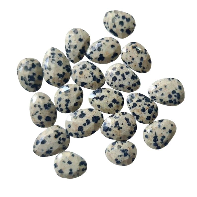 Jaspe dalmatien naturel en cabochons pour créer des bijoux bohèmes et colliers artisanaux uniques