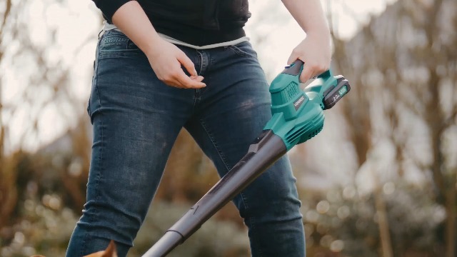 Tosaerba Manuale VONROC - Lame In Acciaio 65MN, Taglio 300mm, Raccoglierba 18L, Silenzioso E Regolabile